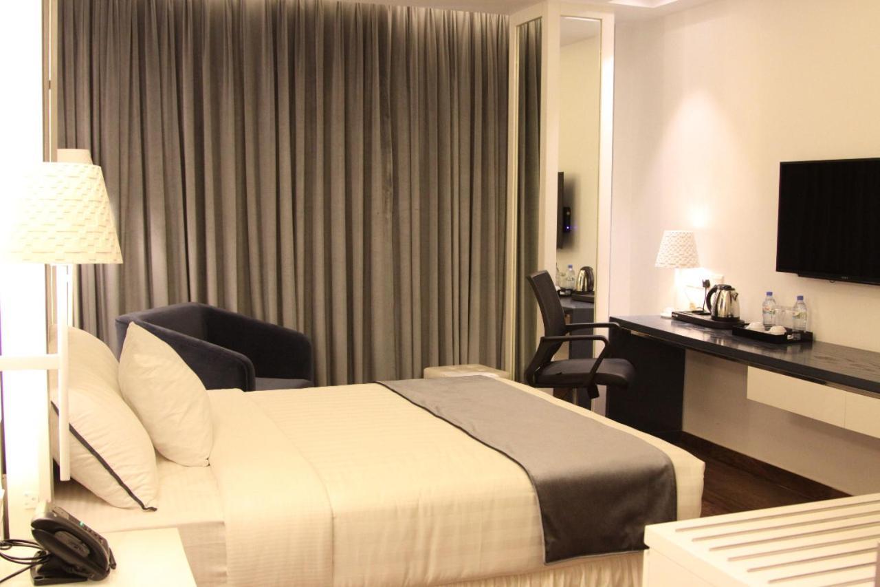Grace 21 Smart Hotel Дака Екстериор снимка